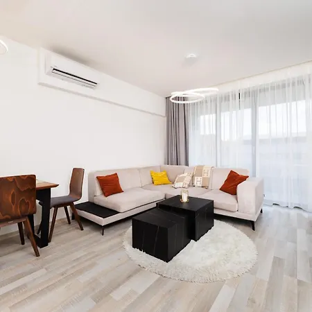 公寓 Kmetova - With Underground Parking In The Center Of