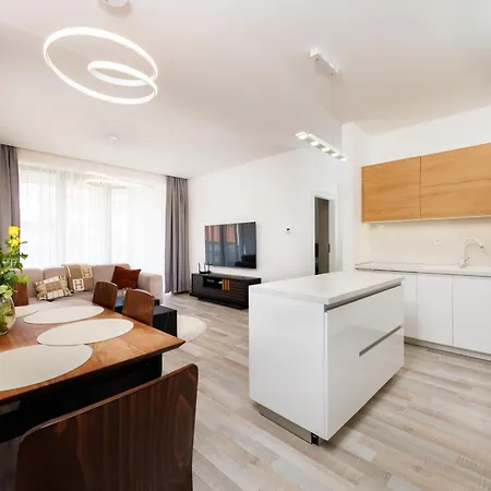 Lejlighed Kmetova - With Underground Parking In The Center Of *