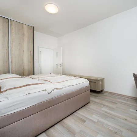 Kmetova - With Underground Parking In The Center Of Lejlighed