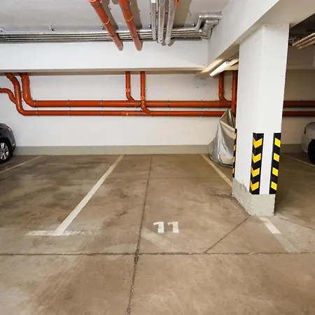 Kmetova - With Underground Parking In The Center Of Lejlighed