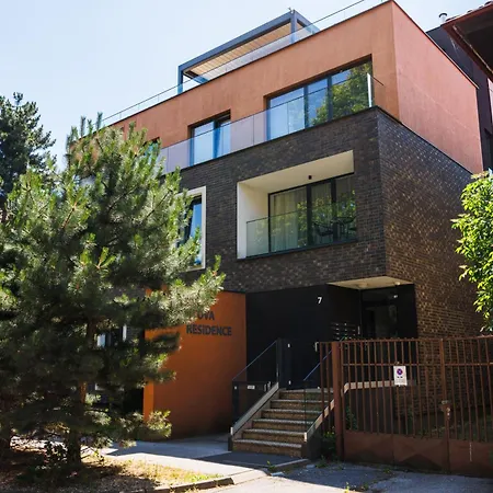 公寓 Kmetova - With Underground Parking In The Center Of *